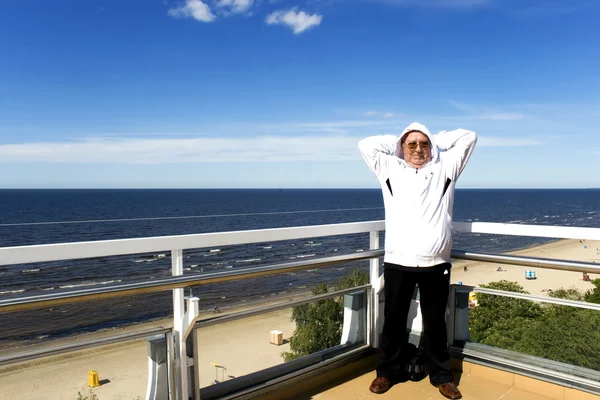 Senior doing sport on a balcony ashore the Baltic sea — Stock Photo, Image