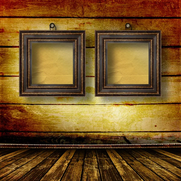 Старая комната, гранж интерьер с рамками — стоковое фото