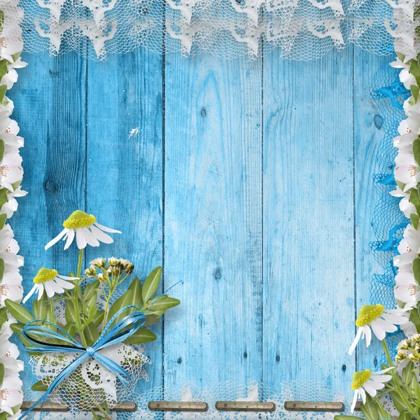 Grunge ξύλινο τείχος με δέσμη των λουλουδιών — Φωτογραφία Αρχείου