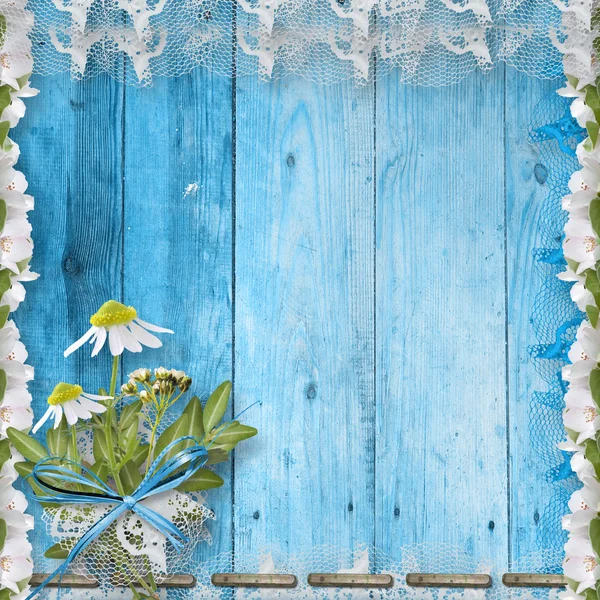 Grunge parede de madeira com cacho de flor — Fotografia de Stock