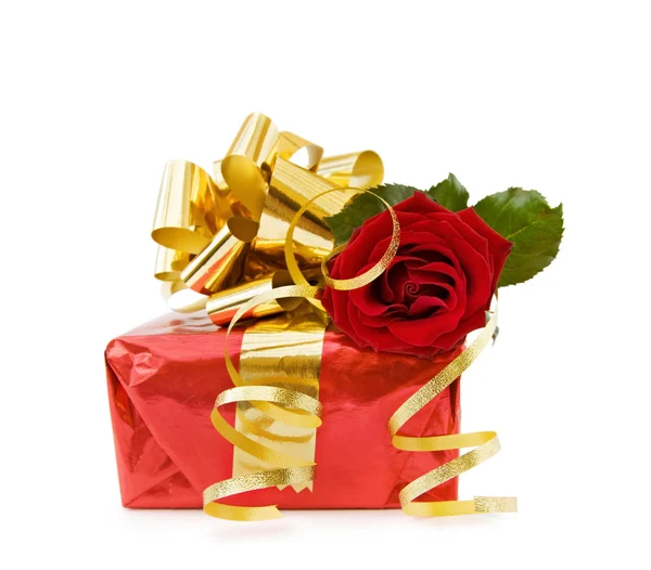 Feestelijke cadeau met roos — Stockfoto