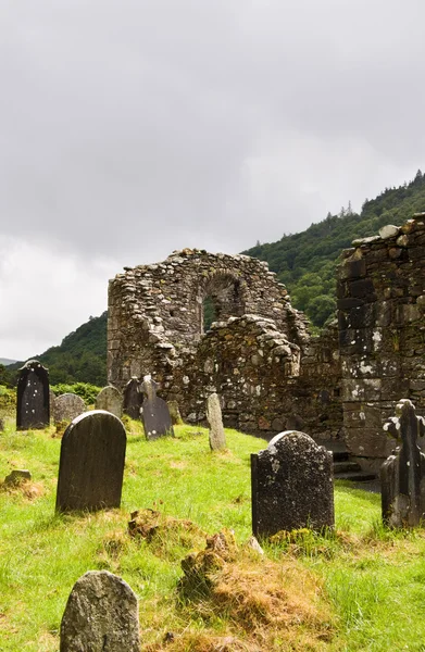 Руины церкви в Глендалоу — стоковое фото