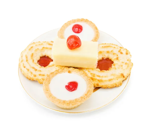 Biscoitos e bolo com cereja — Fotografia de Stock