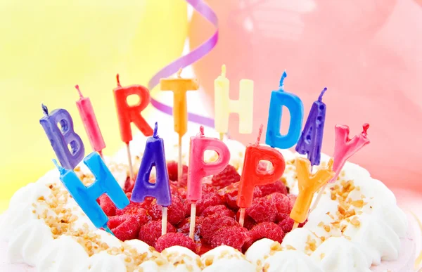 Obchody urodzin z uroczysty tort — Zdjęcie stockowe