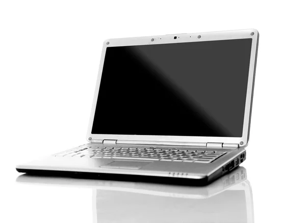 आधुनिक लैपटॉप ग्लास टेबल पर प्रतिबिंबों के साथ सफेद पर अलग . — स्टॉक फ़ोटो, इमेज