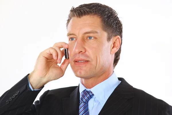 Przystojny biznesmen mówiąc na telefon komórkowy — Zdjęcie stockowe