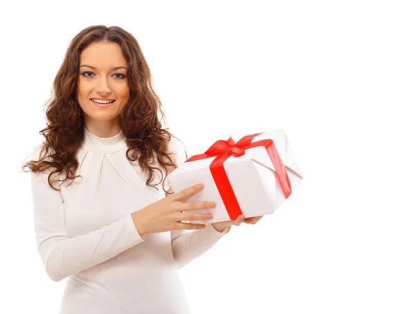 Image de joyeuse fille aidante Père Noël avec boîte cadeau — Photo