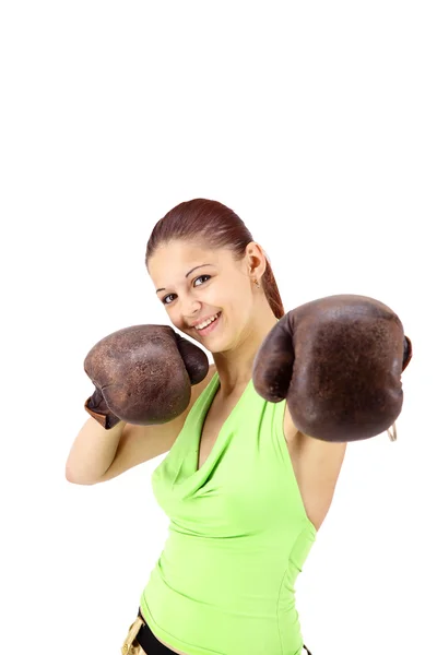 Porträtt av en lycklig ung kvinnlig entreprenör klädd boxhandskar mot — Stockfoto