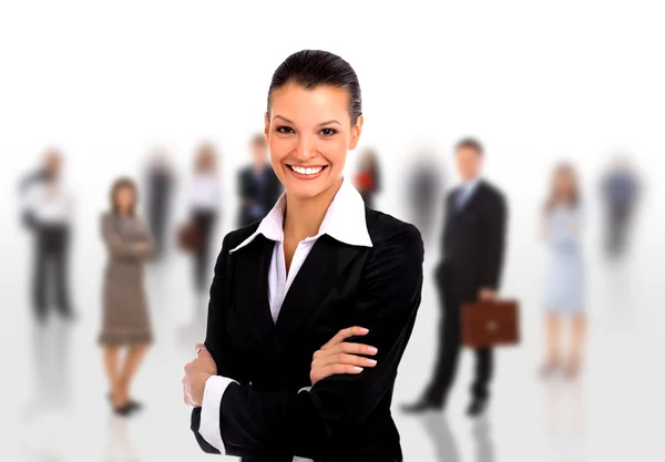 Líder empresarial femenina de pie frente a su equipo —  Fotos de Stock