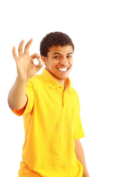 Молодий хлопець показує знак на білому тлі — стокове фото