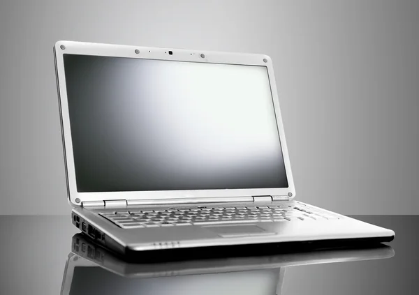Modern laptop isolerad på svart bakgrund — Stockfoto