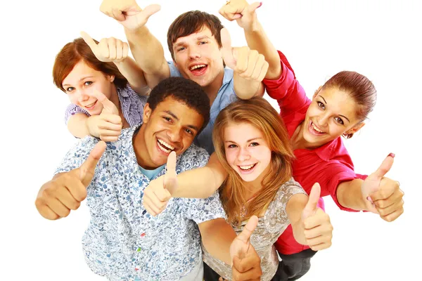 Groep gelukkig vreugdevolle vrienden permanent met handen omhoog geïsoleerd op witte achterzijde — Stockfoto