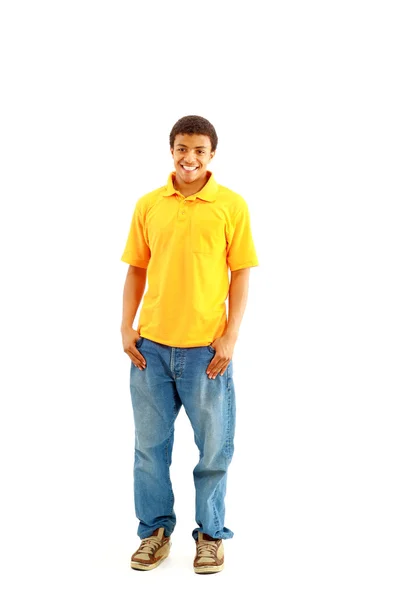 Natural olhando sorridente jovem afro-americano masculino modelo no isolado Backg — Fotografia de Stock