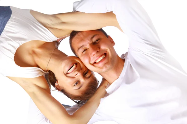 Joyeux couple souriant amoureux, sur fond blanc — Photo