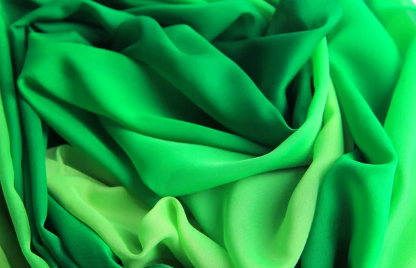 Hintergrund aus smaragdgrünem Stoff, der Kurven macht — Stockfoto
