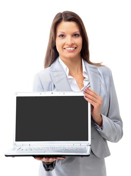 Mulher de negócios bonita olhando para laptop — Fotografia de Stock