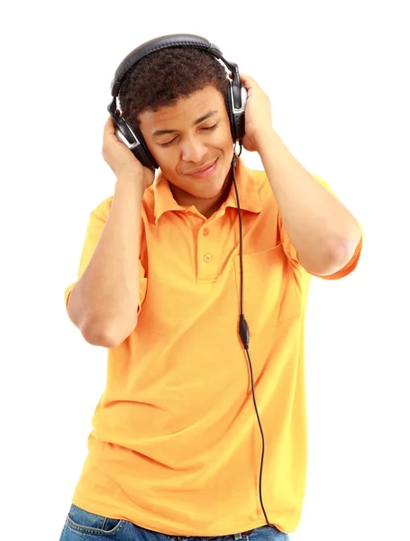 Jonge gelukkig man luisteren naar muziek en zang — Stockfoto