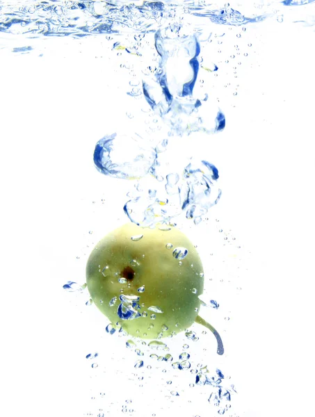 Груша Падает Воду — стоковое фото