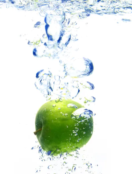 Ένα Υπόβαθρο Των Φυσαλίδων Αποτελώντας Μπλε Νερό Μετά Μήλο Πέφτουν — Φωτογραφία Αρχείου
