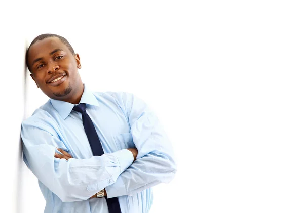 Junger Afroamerikanischer Mann Isoliert Auf Weißem Hintergrund — Stockfoto