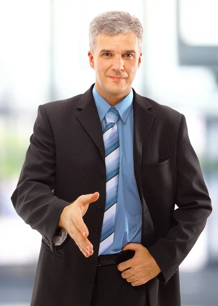 Jovem Empresário Cumprimentando Com Aperto Mão Isolado Branco — Fotografia de Stock