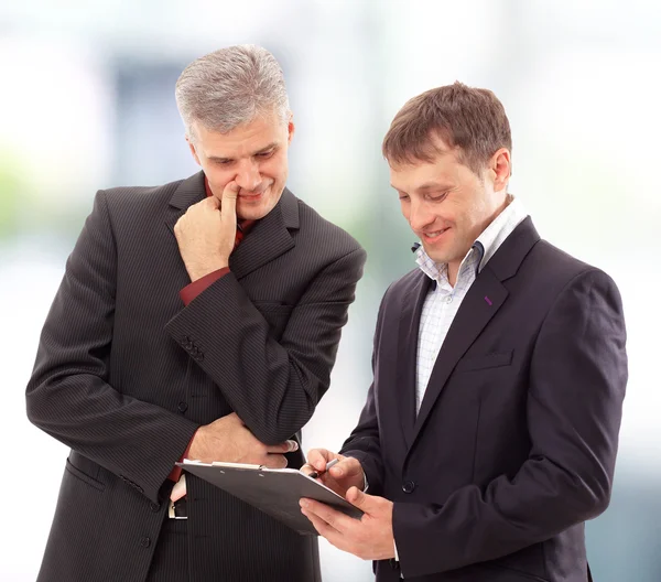 Dois Homens Negócios Discutindo Imagem Estúdio Isolado Alta Resolução — Fotografia de Stock