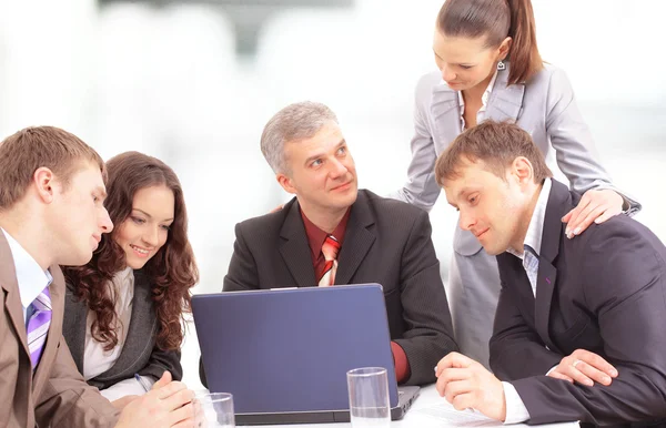 Reunião Negócios Gerente Discutindo Trabalho Com Seus Colegas — Fotografia de Stock