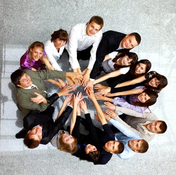 Vista dall'alto degli affari con le mani unite in cerchio — Foto Stock