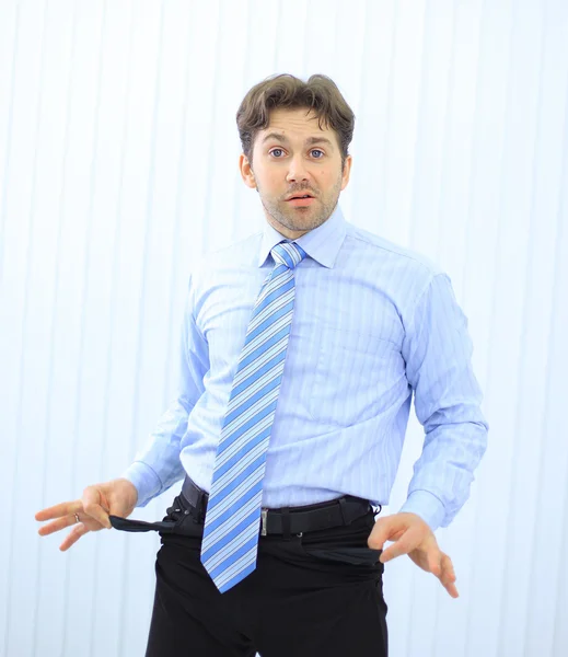 Young businessman showing empty pockets, no cas — Stock Photo, Image