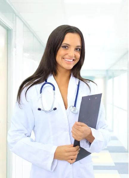 Lekarz medycyny kobieta w biurze — Zdjęcie stockowe