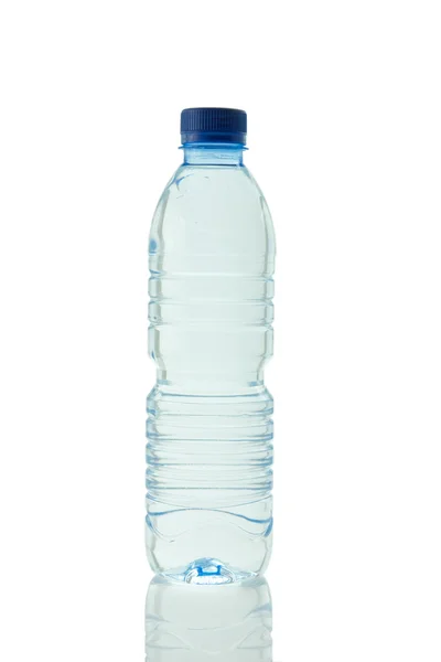 Uma garrafa de água mineral — Fotografia de Stock