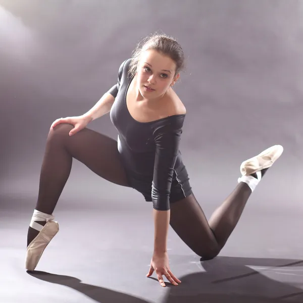 Ballerina dans i studion — Stockfoto