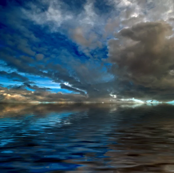 Dramatyczne niebo nad morzem — Zdjęcie stockowe