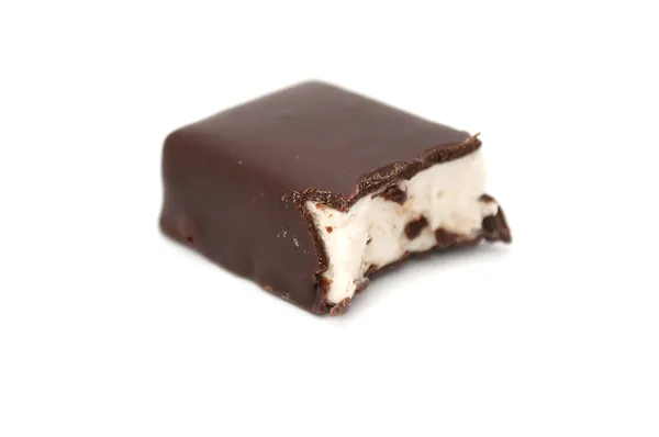 Doces de chocolate com enchimento fofo — Fotografia de Stock