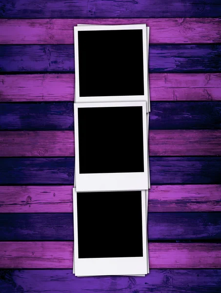 Fotos en blanco sobre fondo púrpura — Foto de Stock