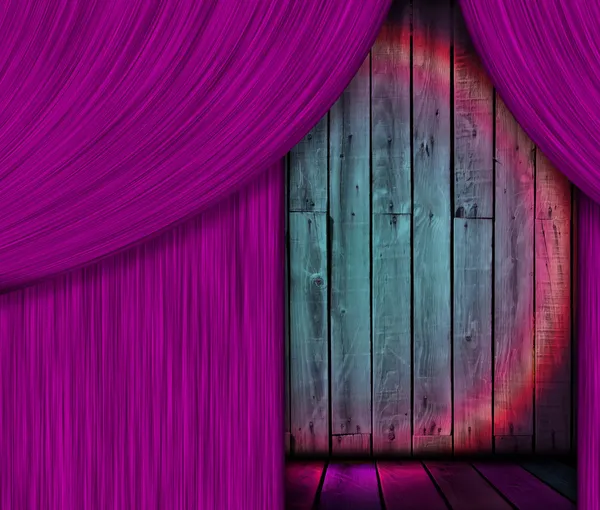 Estágio de madeira atrás da cortina roxa — Fotografia de Stock