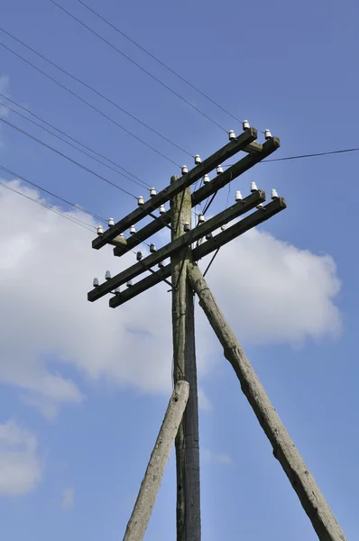 Electric pole och kraftledningar — Stockfoto