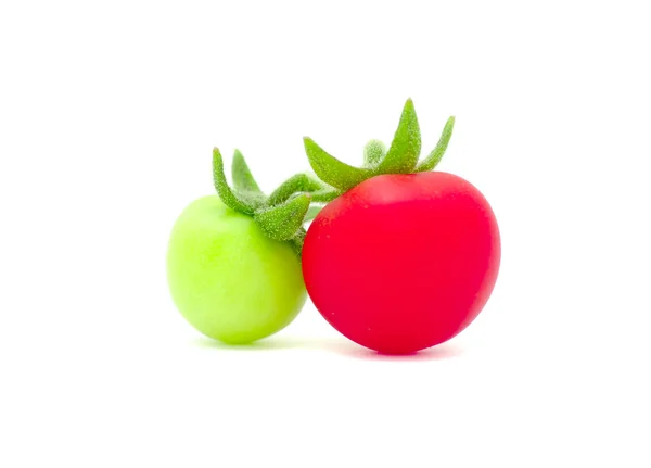 Tomates cherry verdes y rojos —  Fotos de Stock