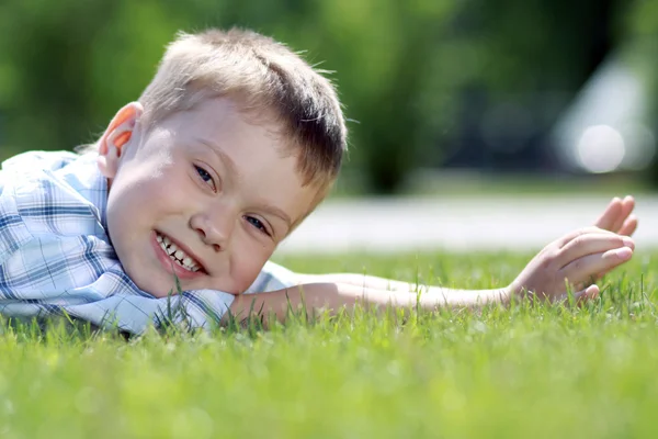 Щасливі невеликі хлопчик — стокове фото