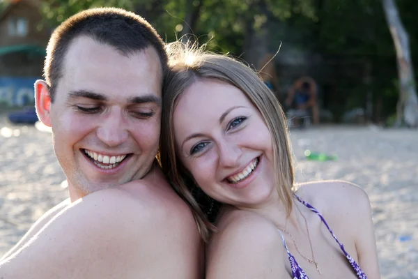 Portrét šťastného mladého páru — Stock fotografie