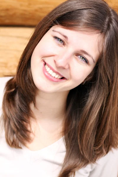 Beautiful young woman smiling — Stock Photo, Image