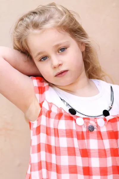Retrato de niña hermosa — Foto de Stock