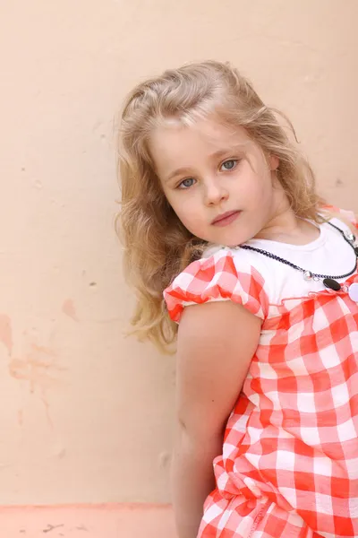 Gyönyörű kislány portréja — Stock Fotó