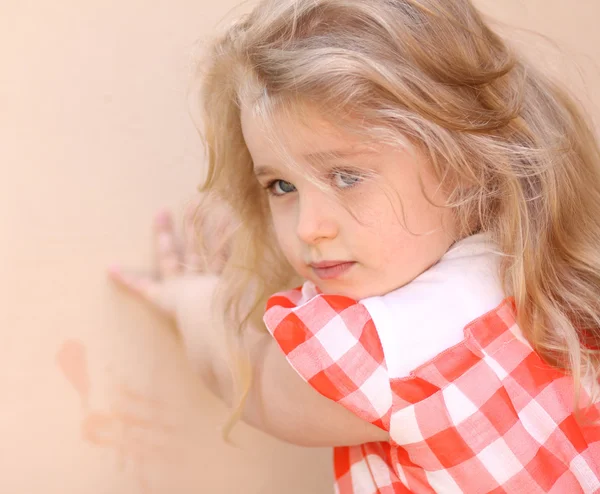 Güzel küçük kız portresi — Stok fotoğraf