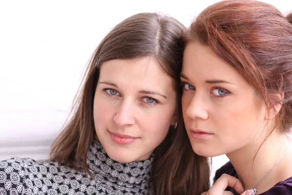 Twee jonge vrouwen — Stockfoto