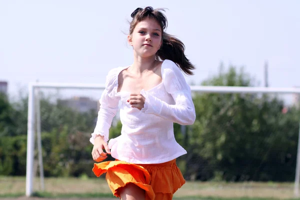 Run little girl — Stock Photo, Image