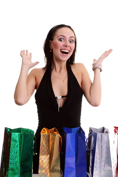 Porträt eines glücklichen jungen erwachsenen Mädchens mit farbigen Taschen — Stockfoto