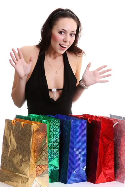 Portréja egy boldog fiatal felnőtt lány színes táskák — Stock Fotó