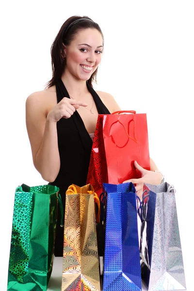 Retrato de una chica adulta joven feliz con bolsas de colores — Foto de Stock