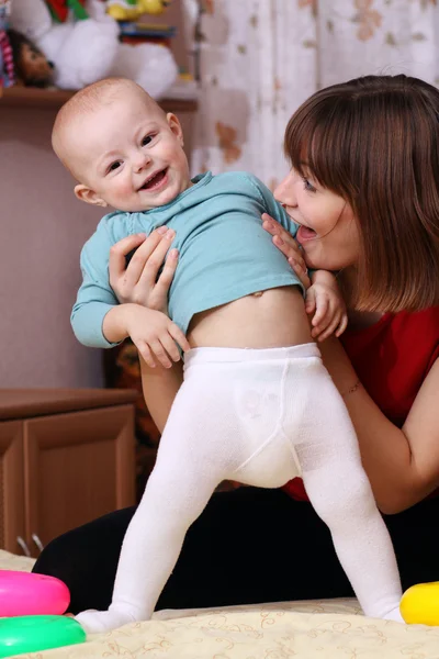 Casal Mãe e bebê — Fotografia de Stock